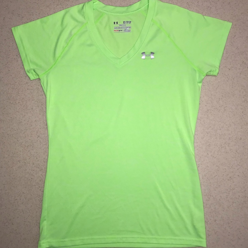 🌴3/$20 Under Armour Neon Green T-Shirt